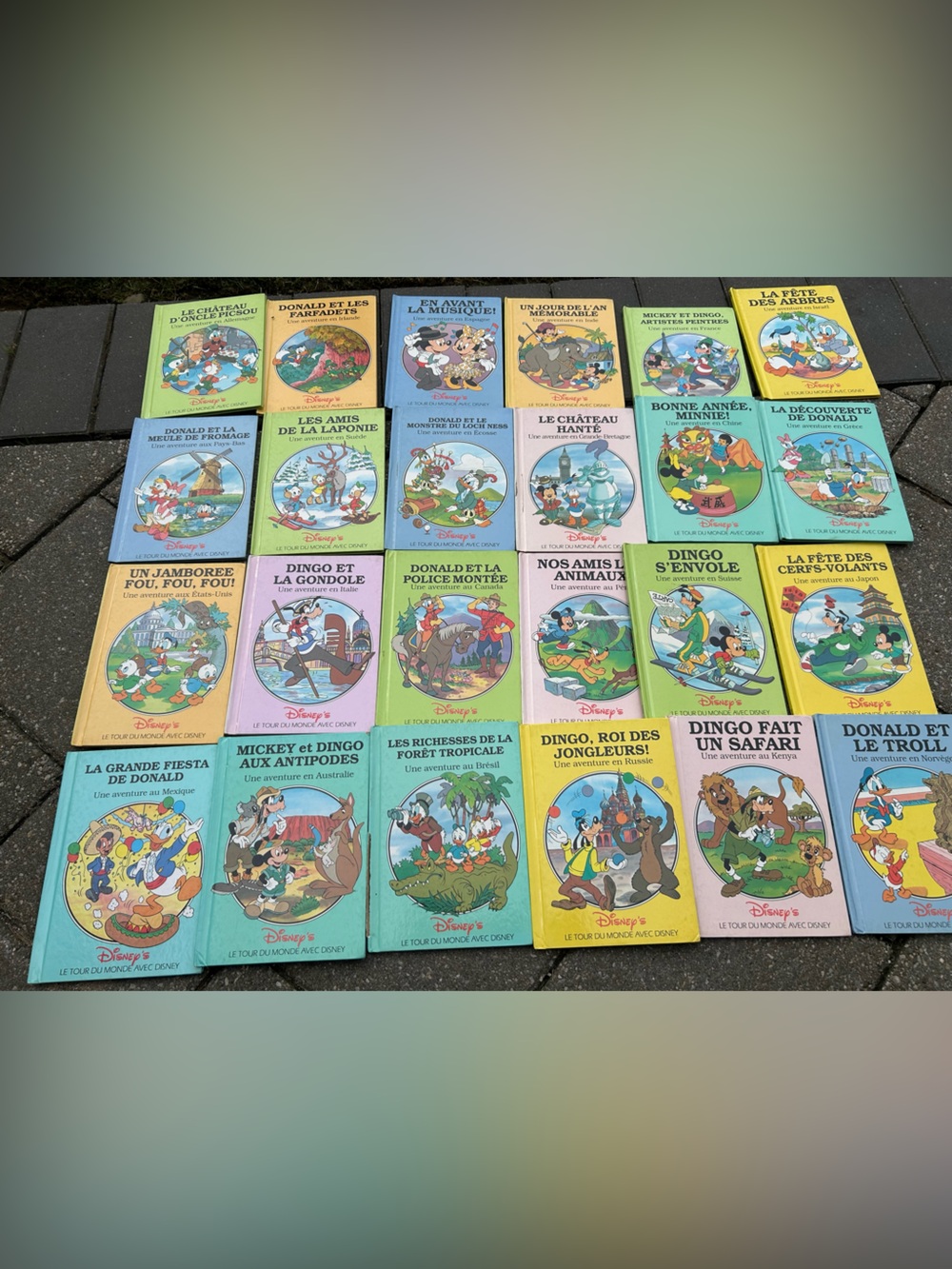 Disney Le Tour du Monde Avec Disney Book Vintage French Collection Grolier